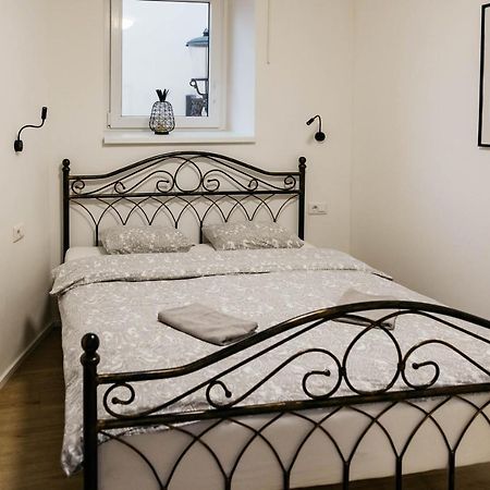 150 Steps To The Main Square Apartment Ljubljana Exterior photo